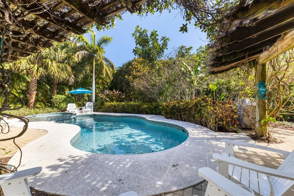 ISLAND CEDARS - Residential