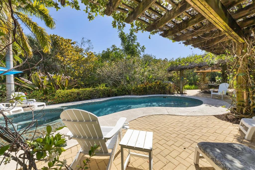 ISLAND CEDARS - Residential