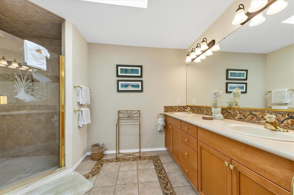 ISLAND CEDARS - Residential