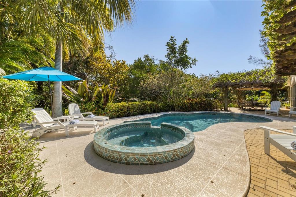 ISLAND CEDARS - Residential