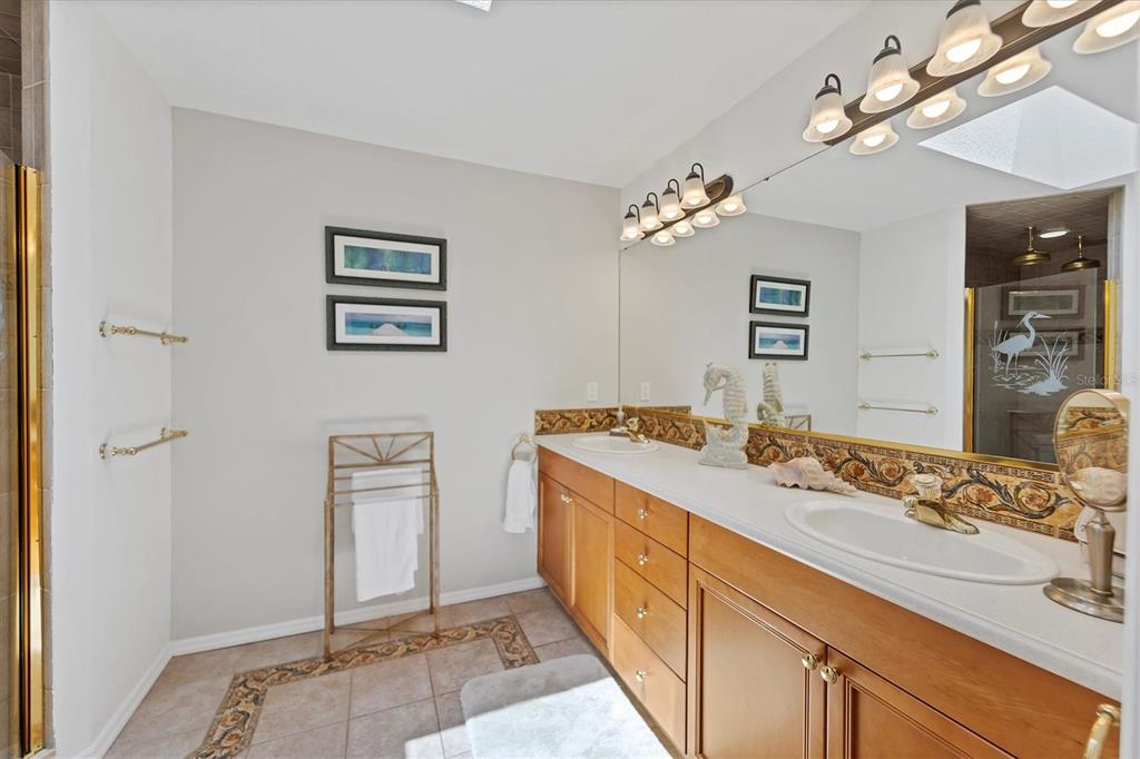 ISLAND CEDARS - Residential