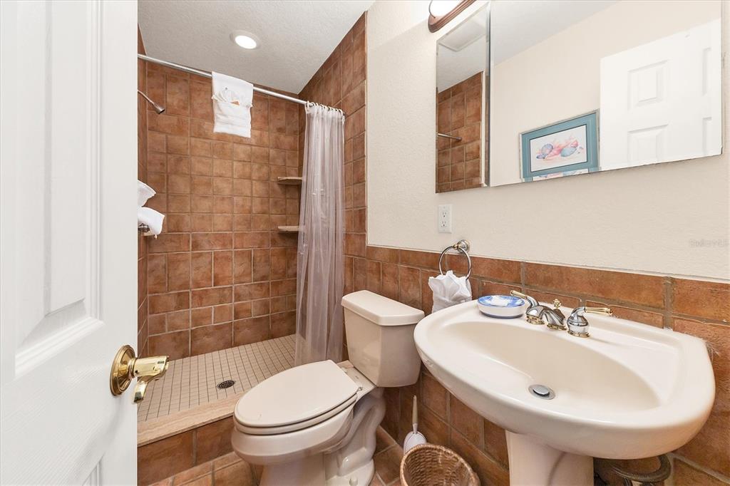 ISLAND CEDARS - Residential