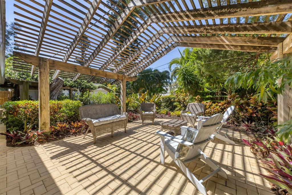 ISLAND CEDARS - Residential