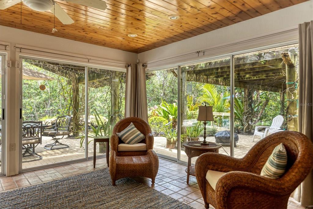 ISLAND CEDARS - Residential