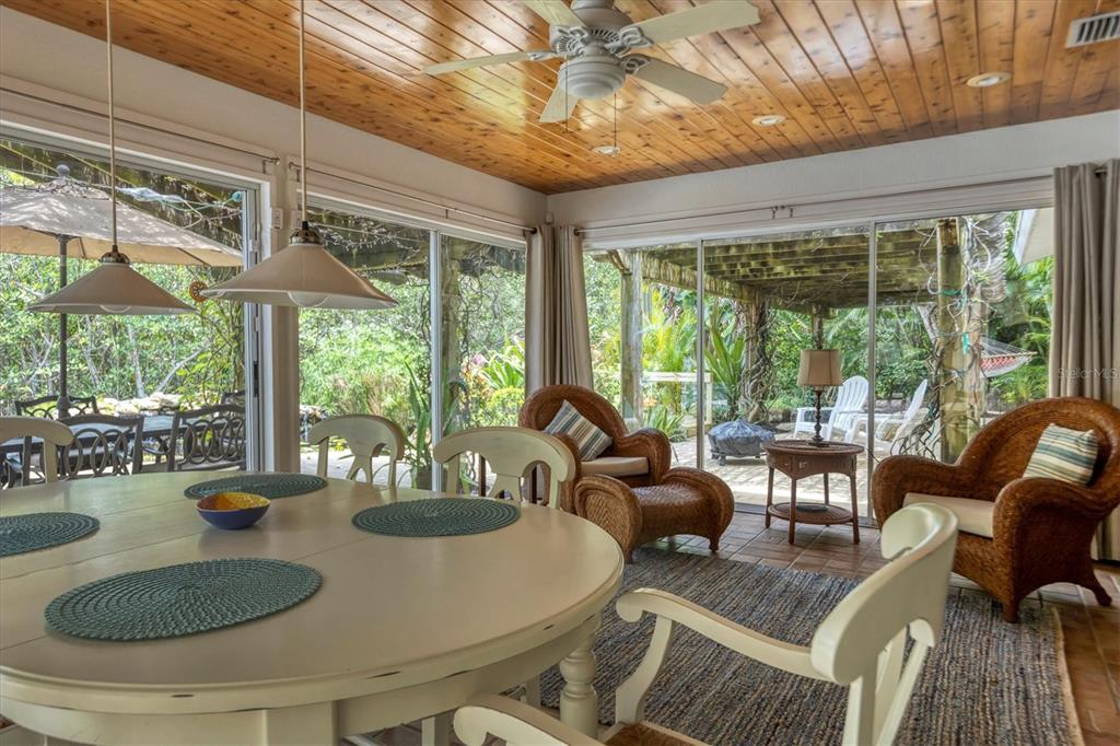 ISLAND CEDARS - Residential