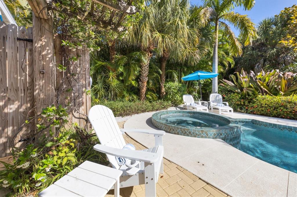 ISLAND CEDARS - Residential