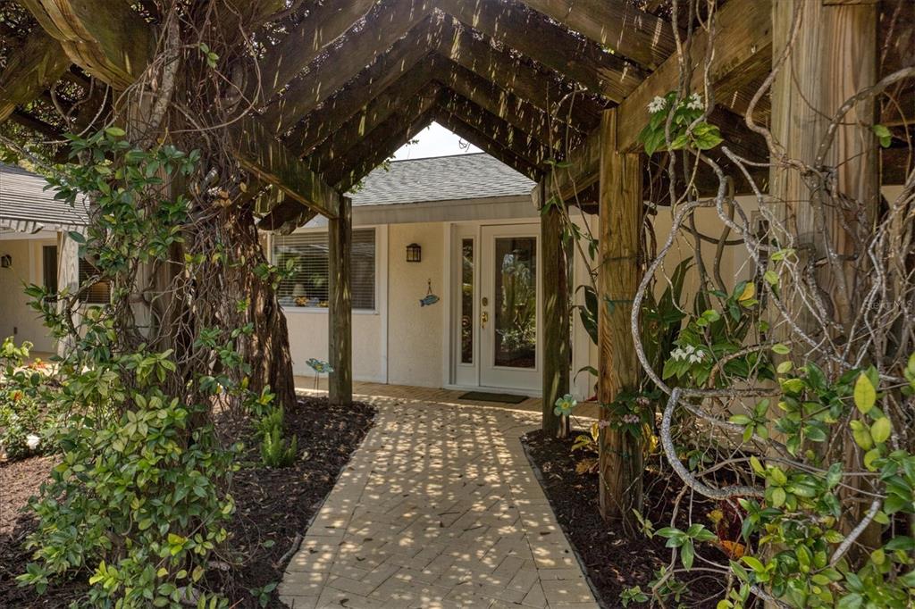 ISLAND CEDARS - Residential