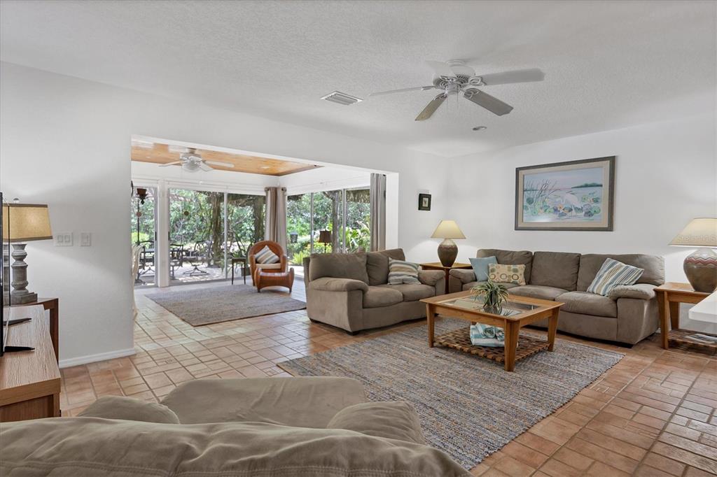 ISLAND CEDARS - Residential