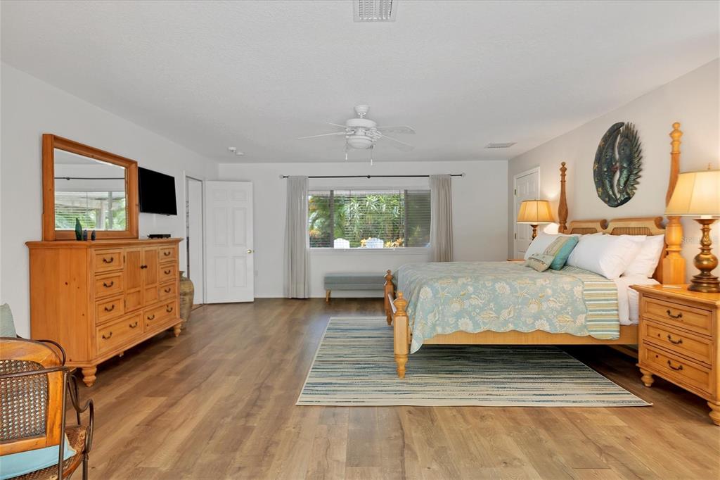 ISLAND CEDARS - Residential