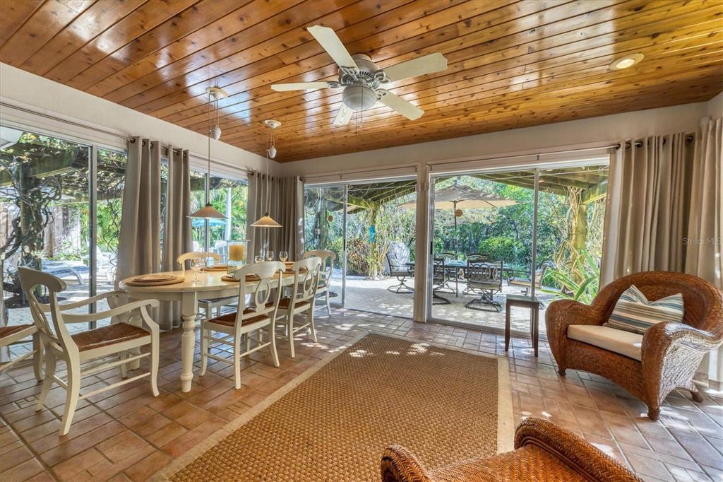 ISLAND CEDARS - Residential