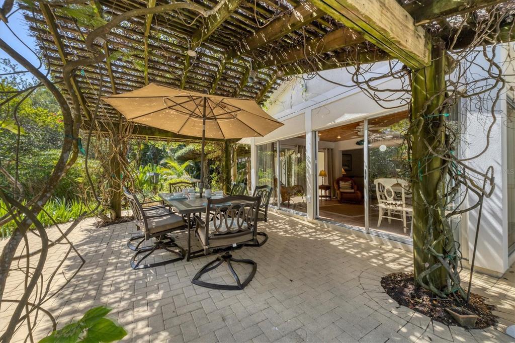 ISLAND CEDARS - Residential