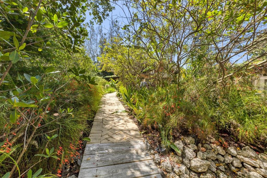 ISLAND CEDARS - Residential