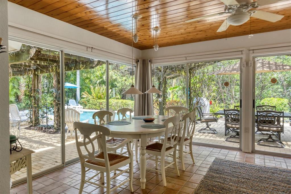 ISLAND CEDARS - Residential