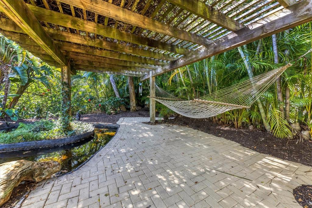 ISLAND CEDARS - Residential