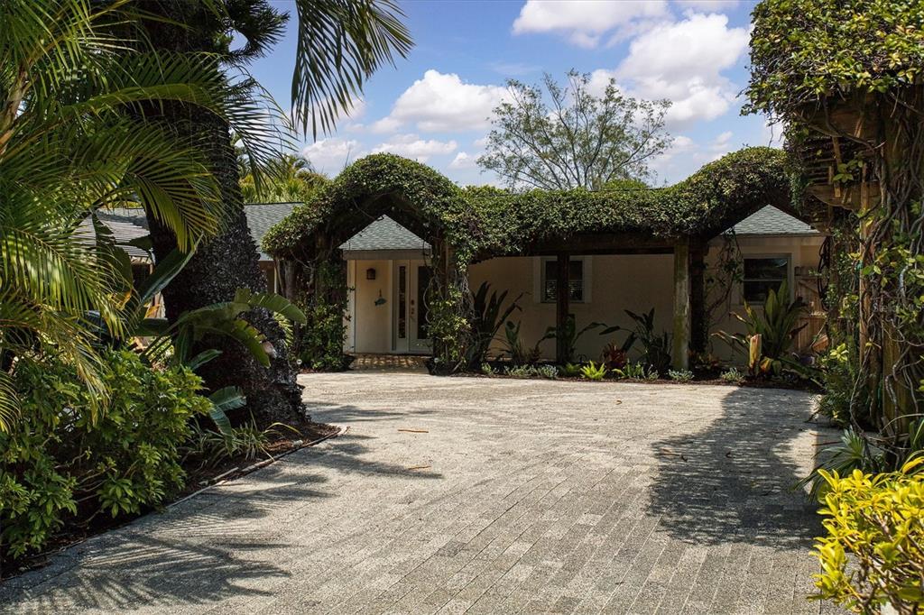 ISLAND CEDARS - Residential