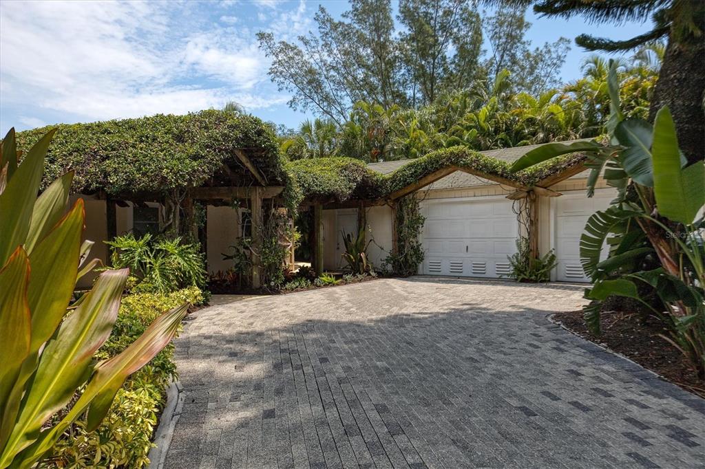 ISLAND CEDARS - Residential