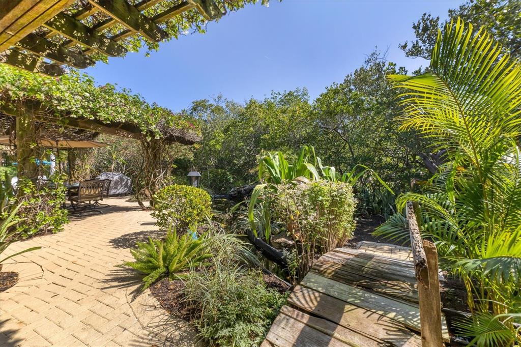 ISLAND CEDARS - Residential