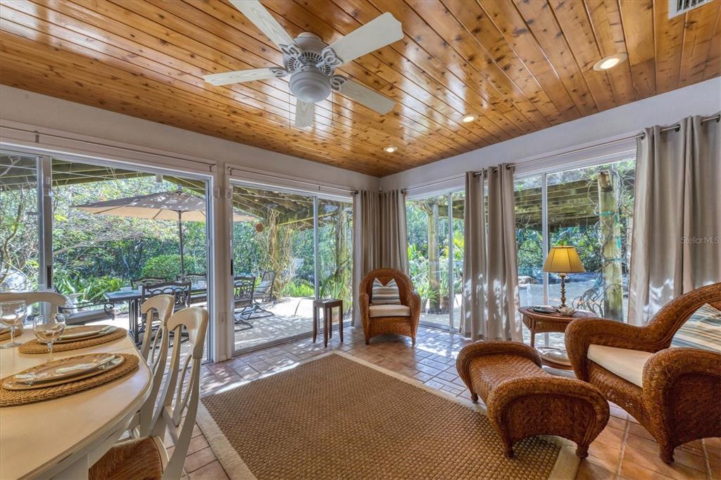 ISLAND CEDARS - Residential