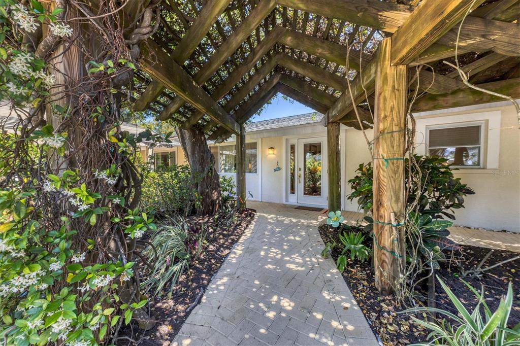 ISLAND CEDARS - Residential