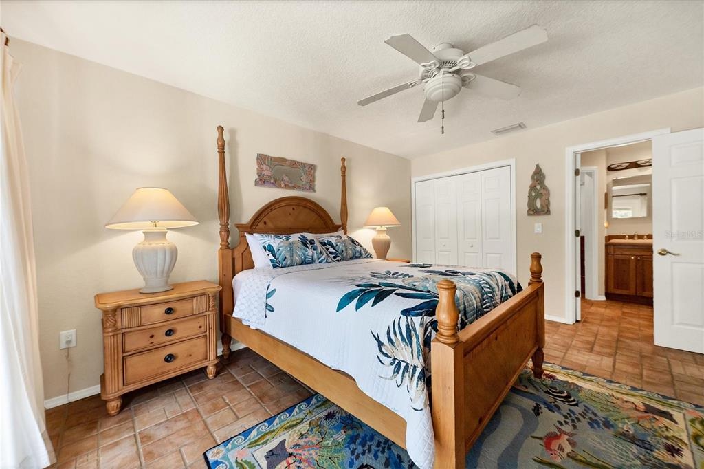 ISLAND CEDARS - Residential