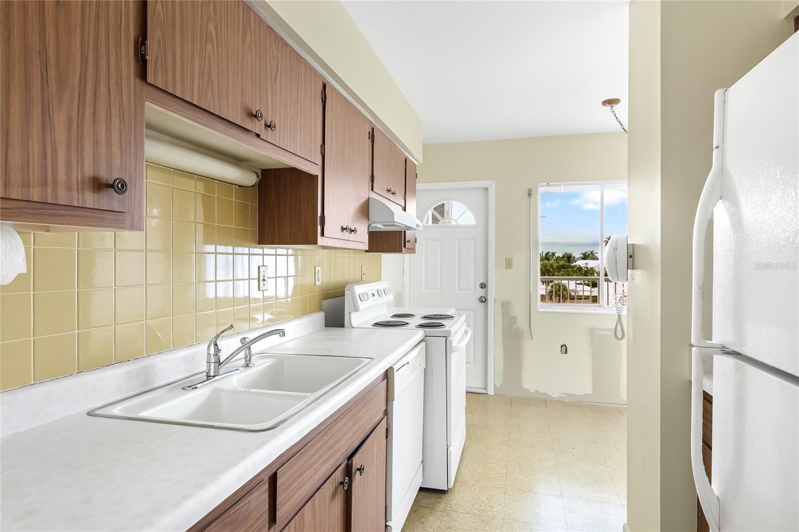 MARTINIQUE APTS SOUTH - Residential