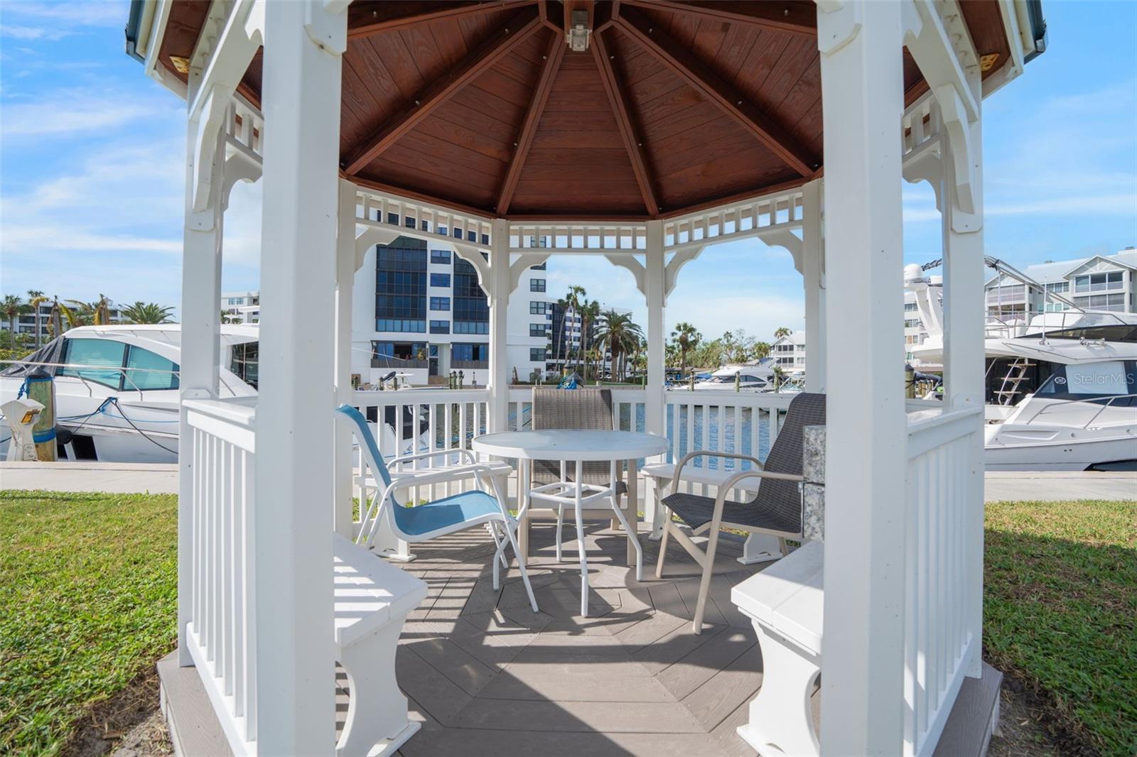 HARBOR TOWERS Y & R - Residential