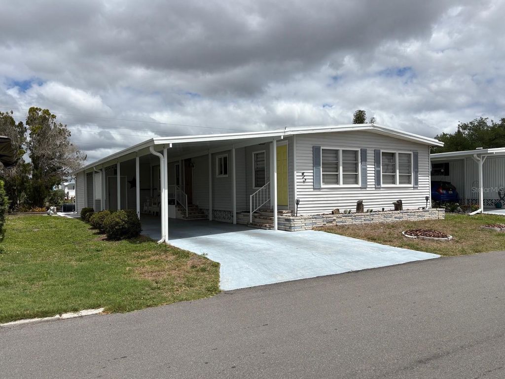 Photo of 413 Cervina Drive N, Venice, FL 34285 (MLS # N6143753)