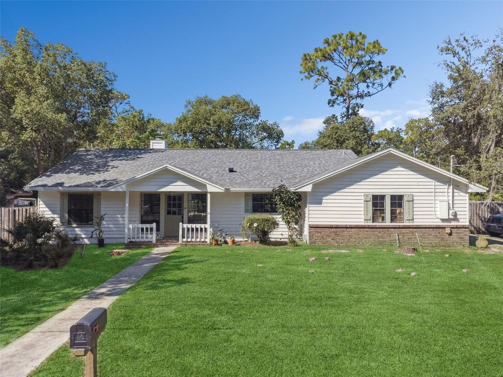 Photo of 240 N Line Drive, Apopka, FL 32703 (MLS # O6355234)