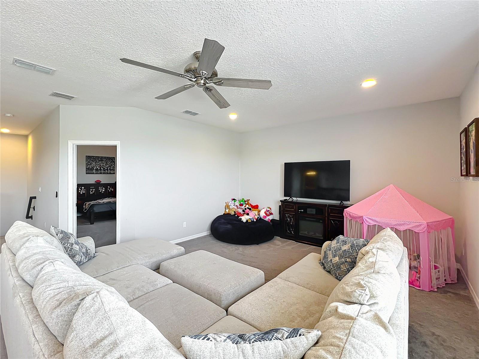 HIDEAWAY COVE AT OVIEDO PH 3 - Residential