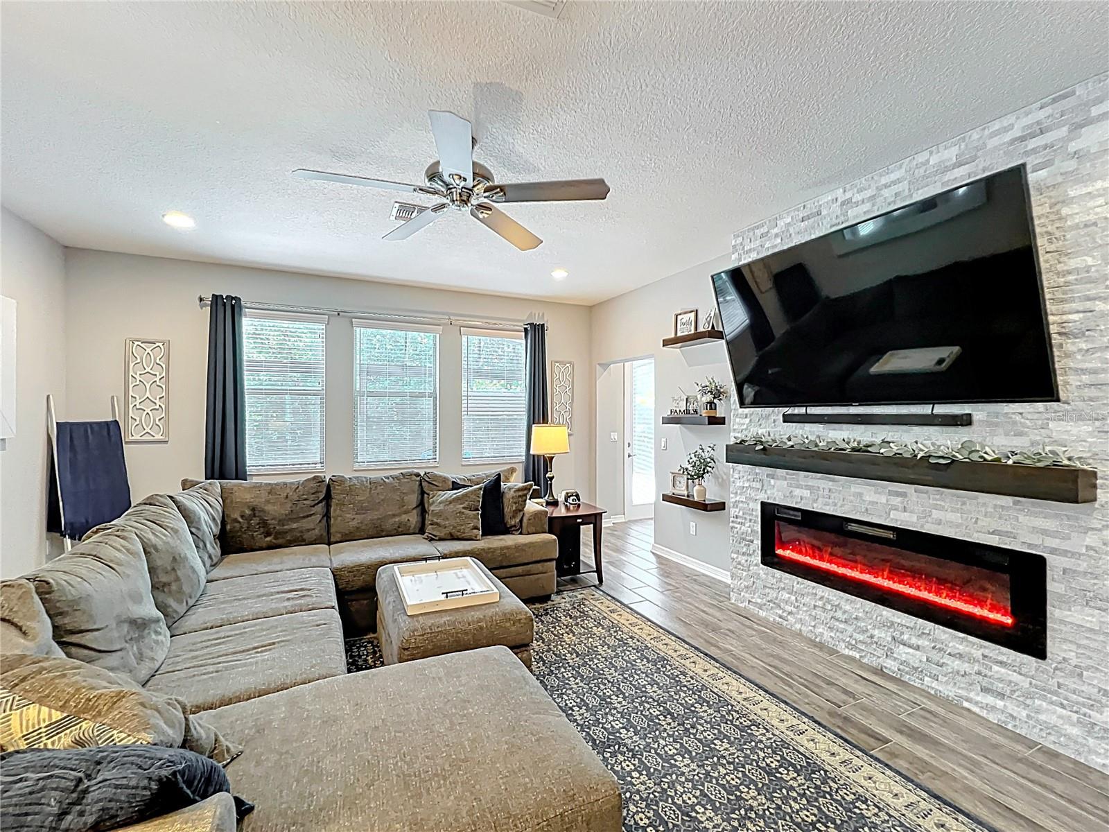 HIDEAWAY COVE AT OVIEDO PH 3 - Residential