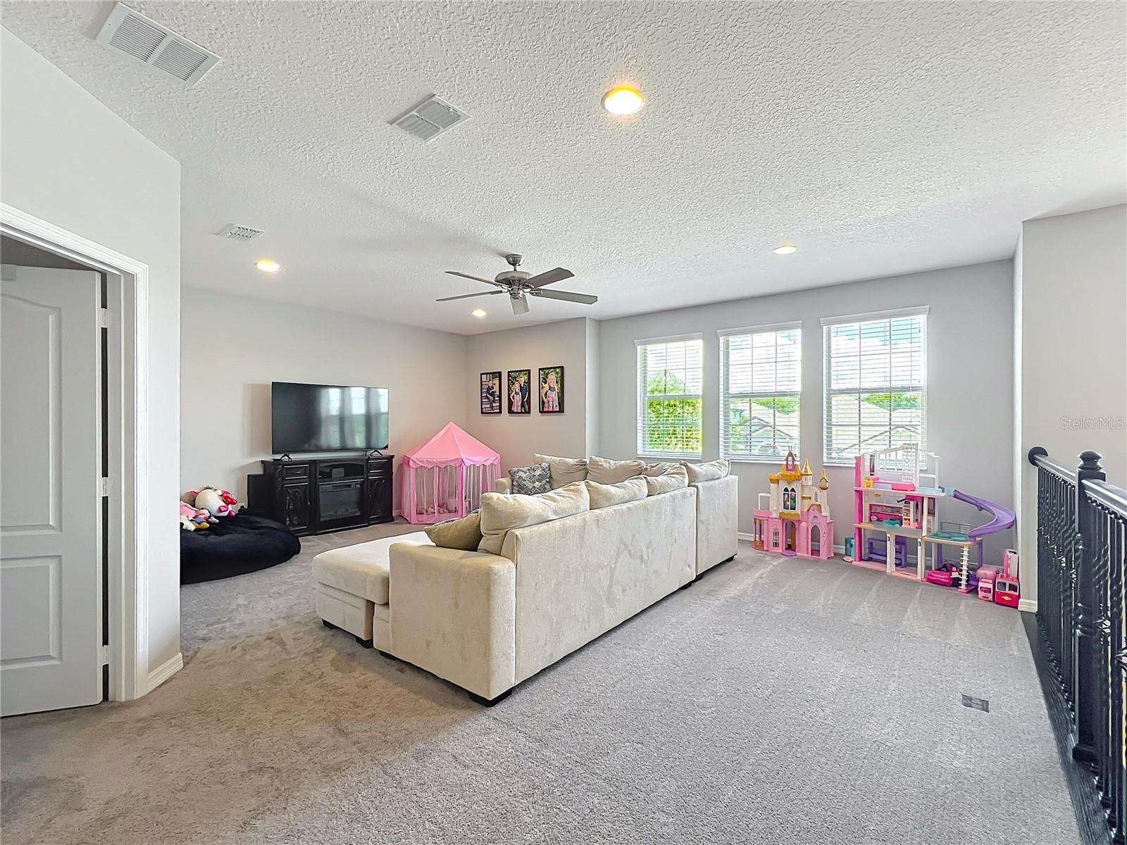 HIDEAWAY COVE AT OVIEDO PH 3 - Residential