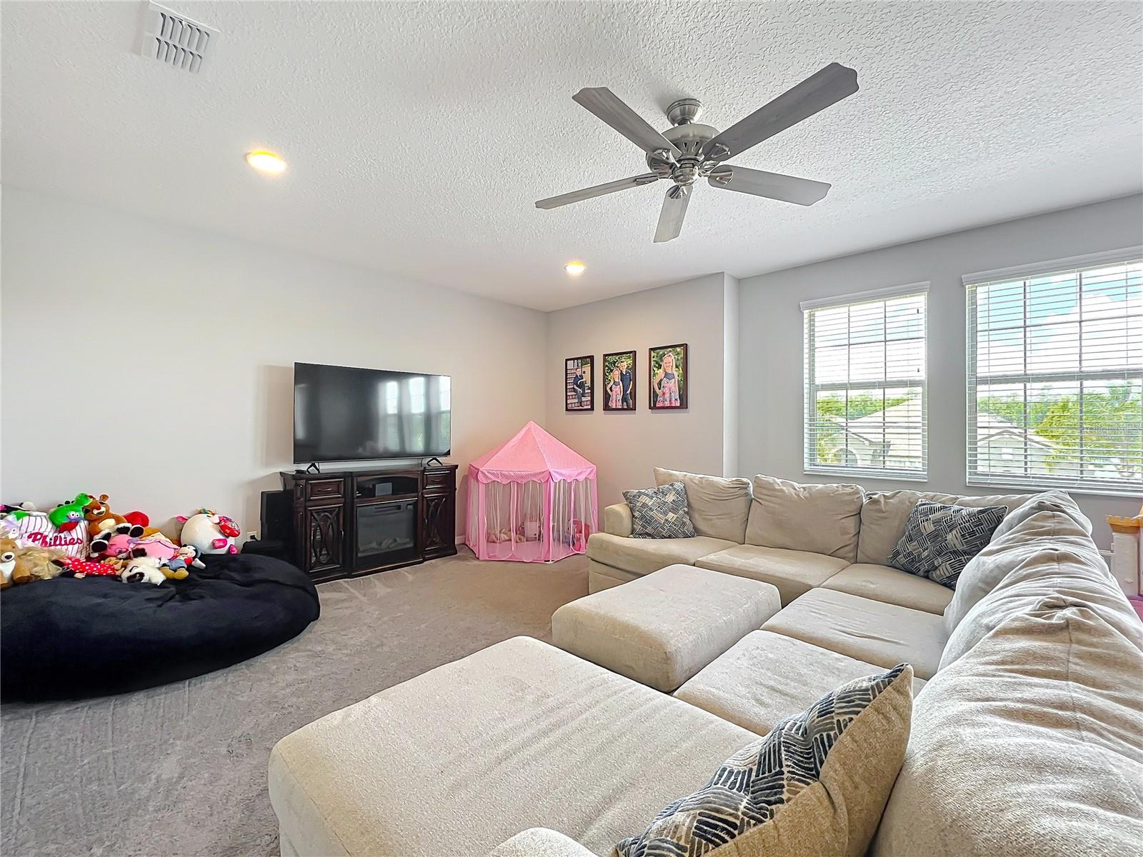 HIDEAWAY COVE AT OVIEDO PH 3 - Residential