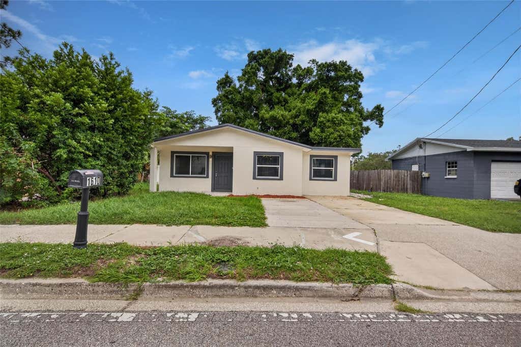 Photo of 1610 N Lois Avenue, Tampa, FL 33607 (MLS # TB8534607)