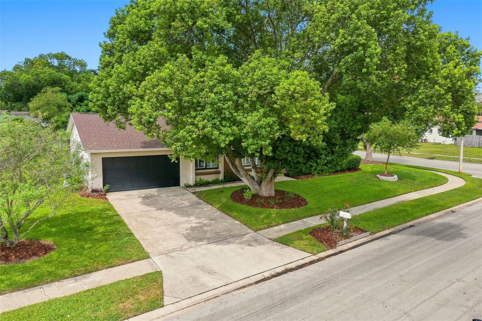 820 VAN NESS CIRCLE