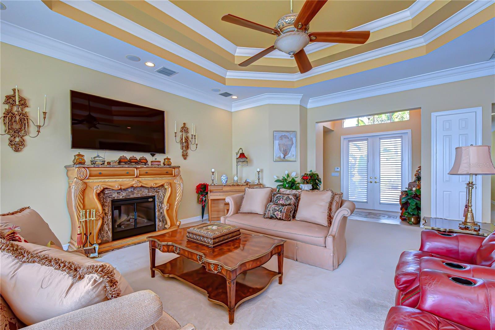 VALENCIA LAKES - Residential