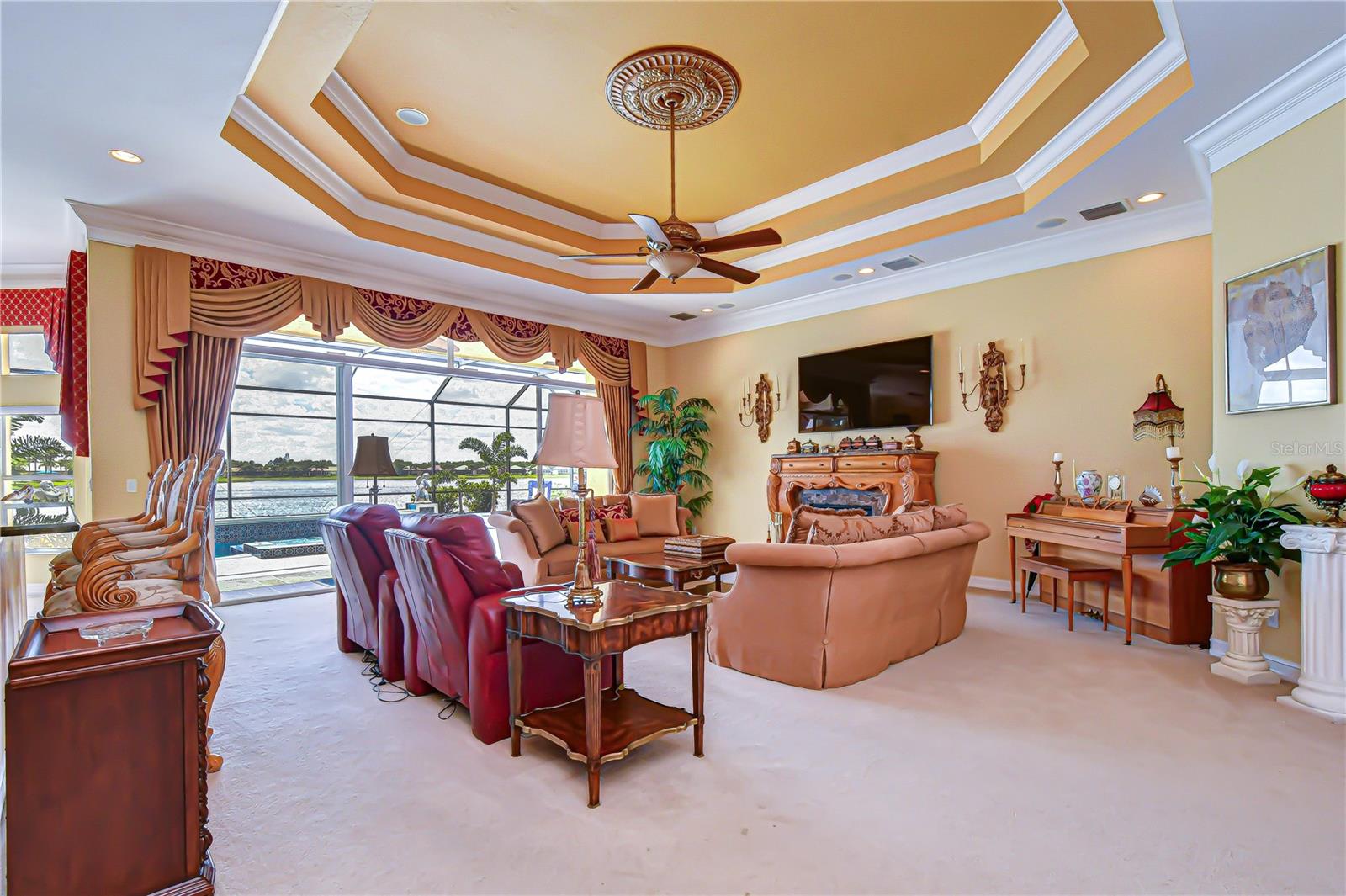 VALENCIA LAKES - Residential