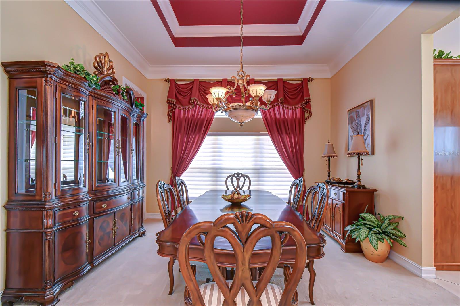 VALENCIA LAKES - Residential