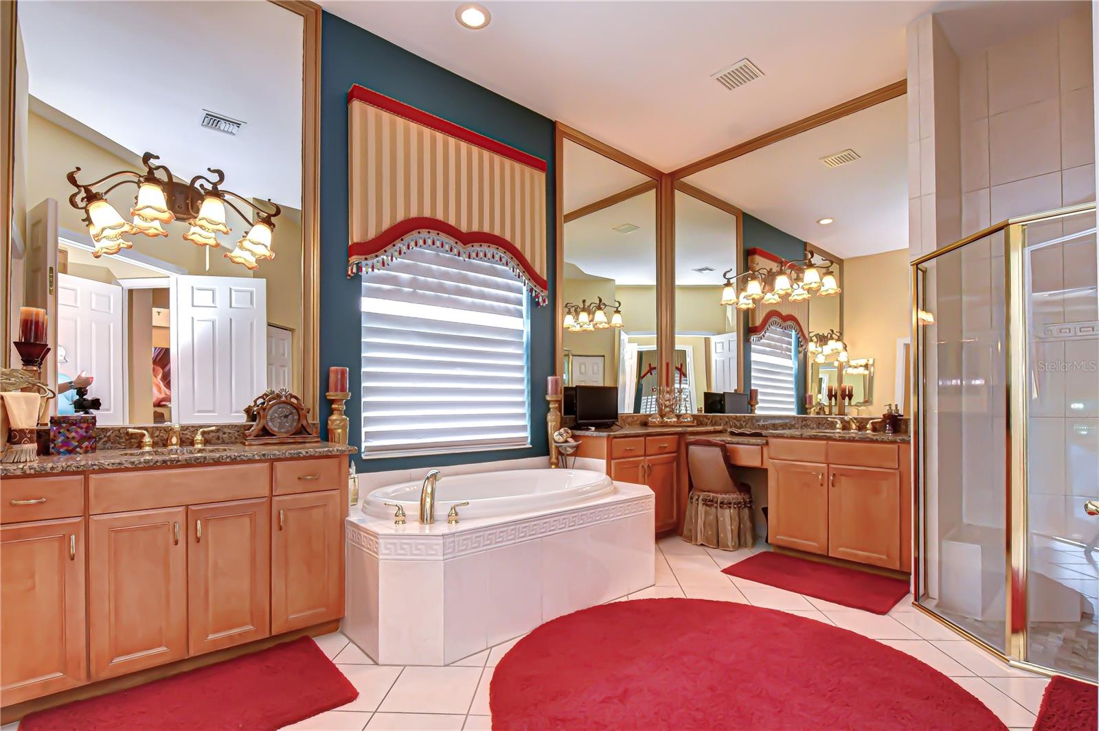 VALENCIA LAKES - Residential