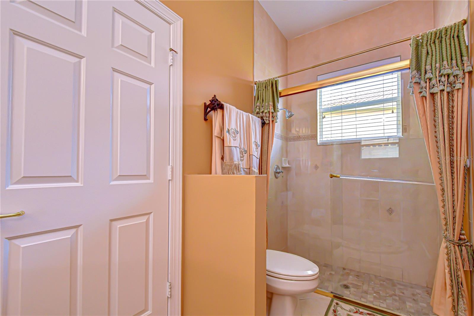 VALENCIA LAKES - Residential