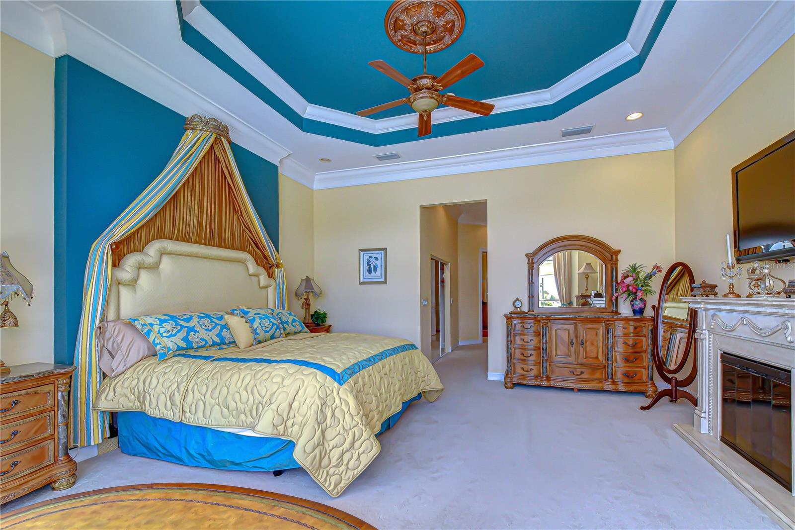 VALENCIA LAKES - Residential