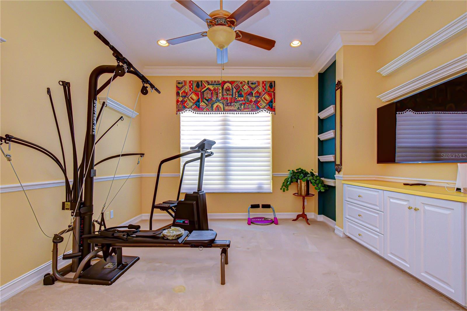 VALENCIA LAKES - Residential