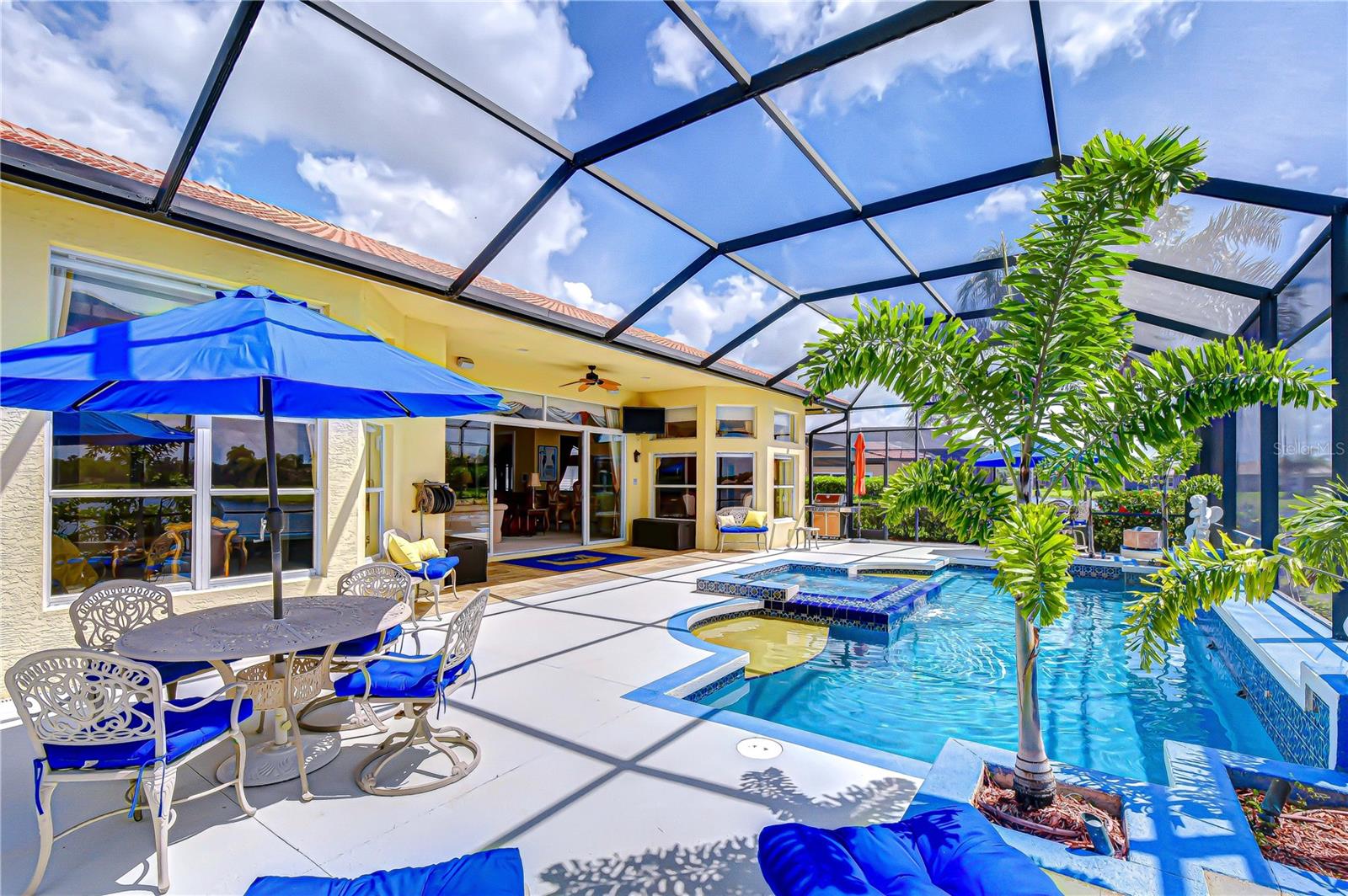 VALENCIA LAKES - Residential