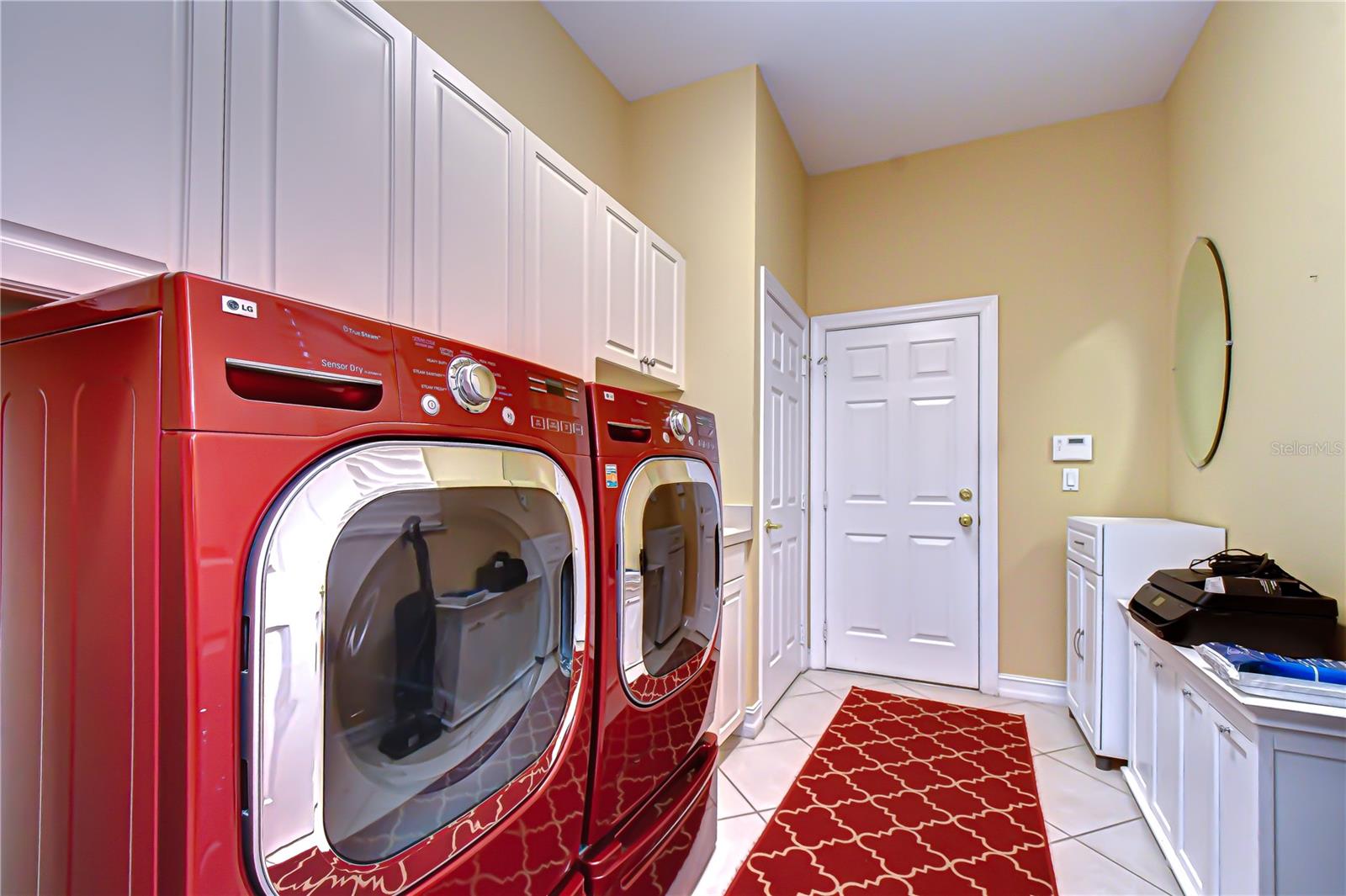 VALENCIA LAKES - Residential