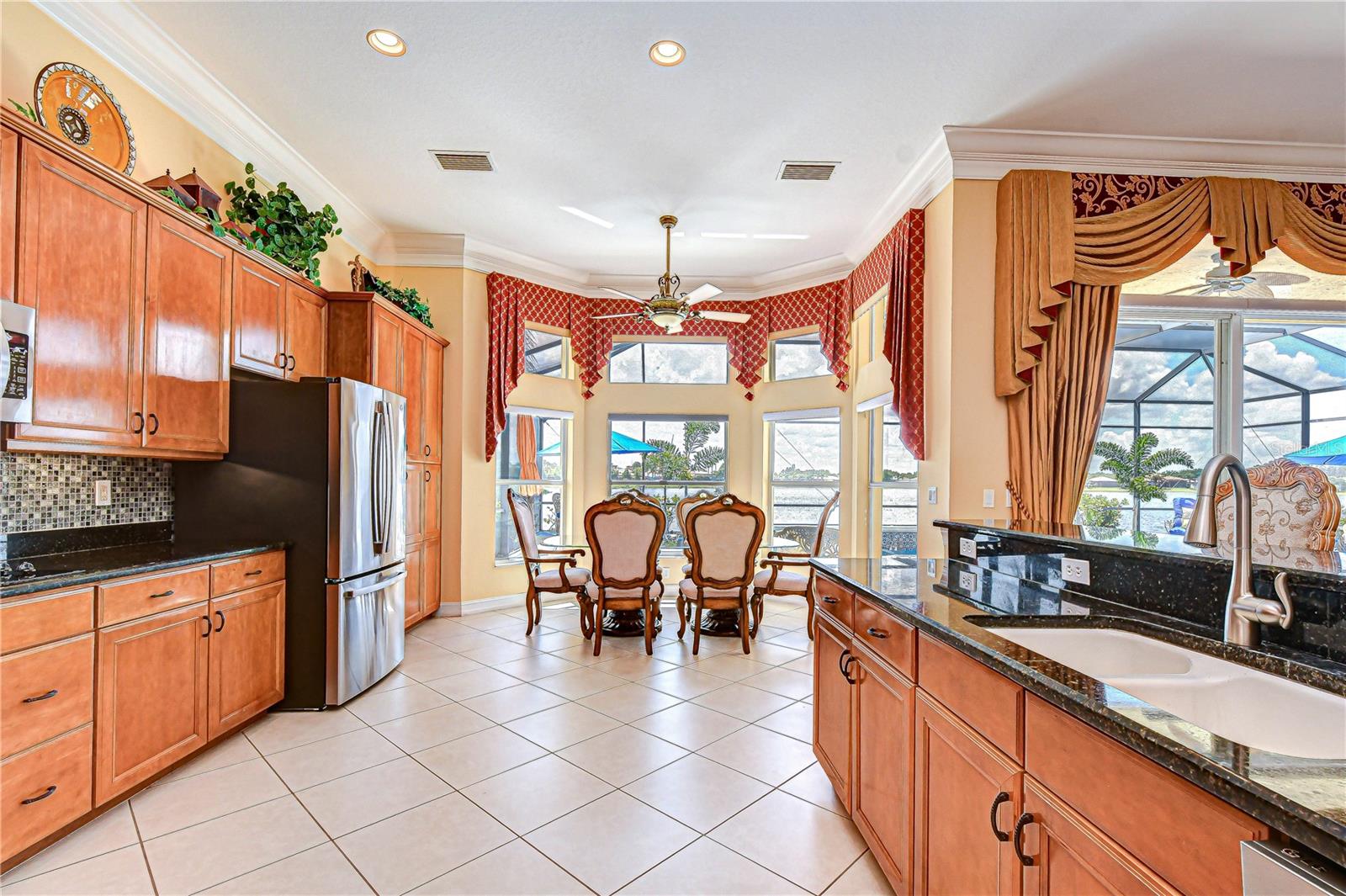 VALENCIA LAKES - Residential