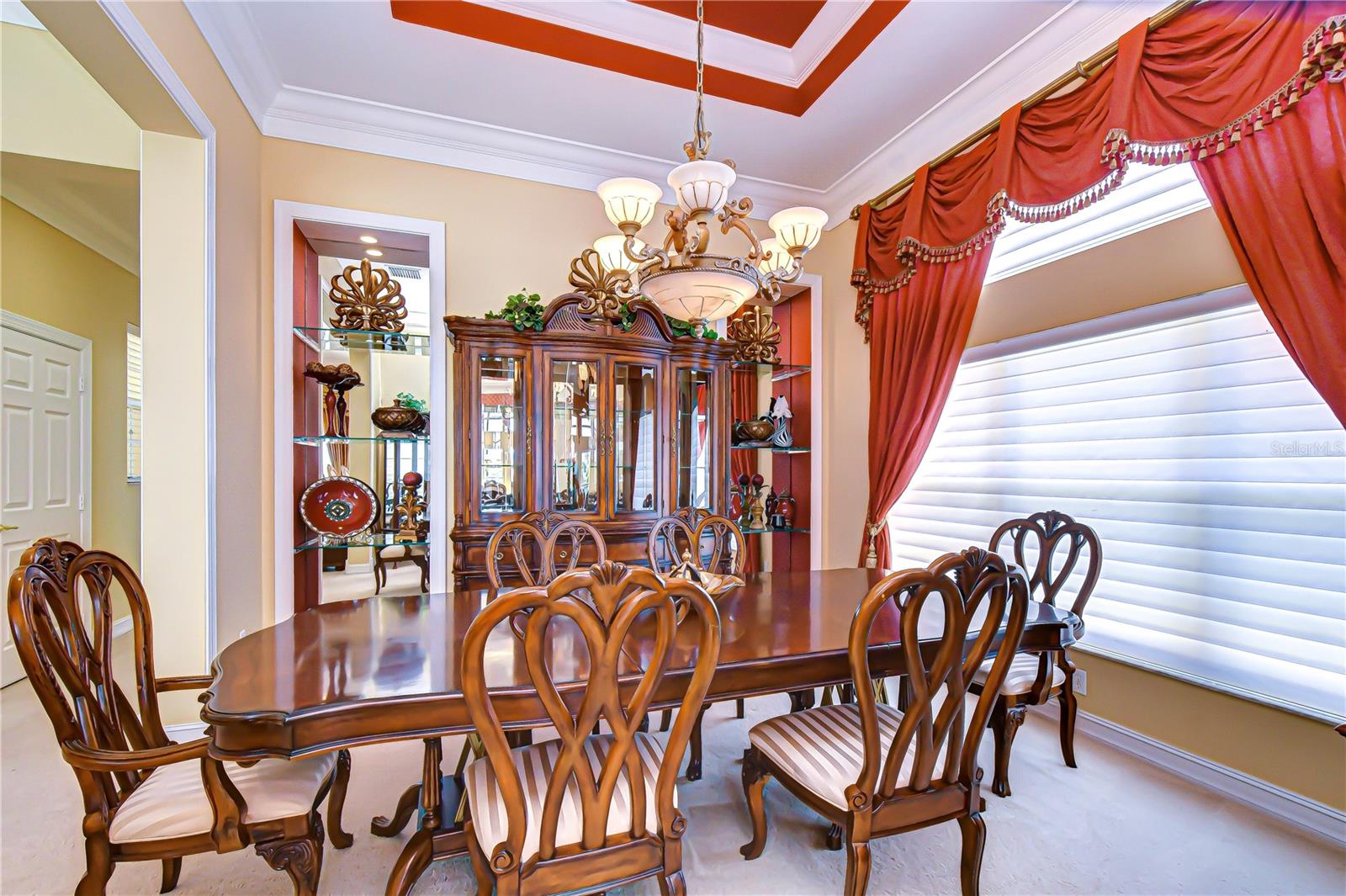 VALENCIA LAKES - Residential