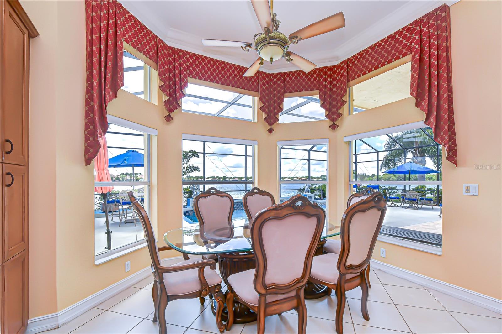 VALENCIA LAKES - Residential