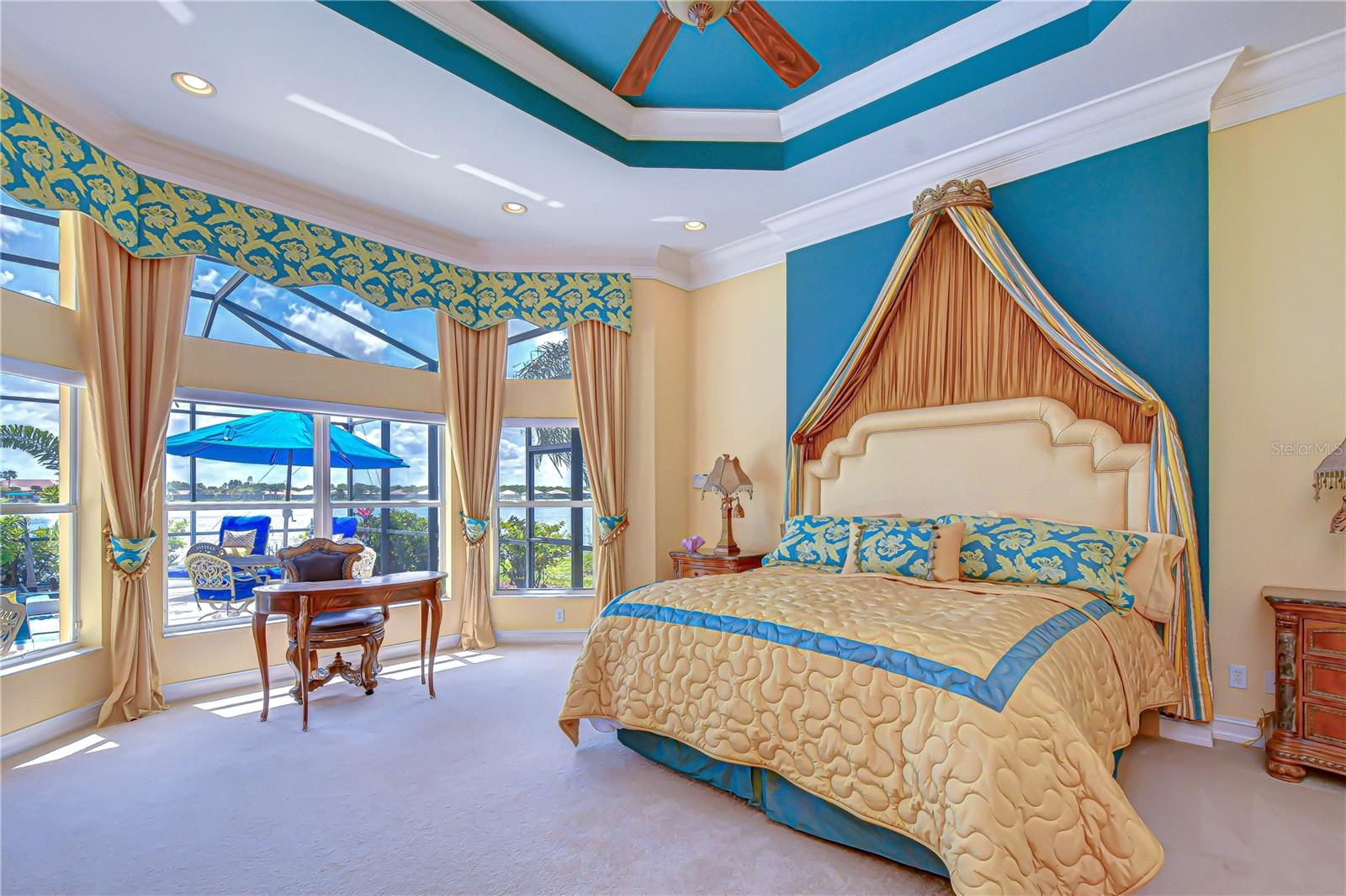 VALENCIA LAKES - Residential