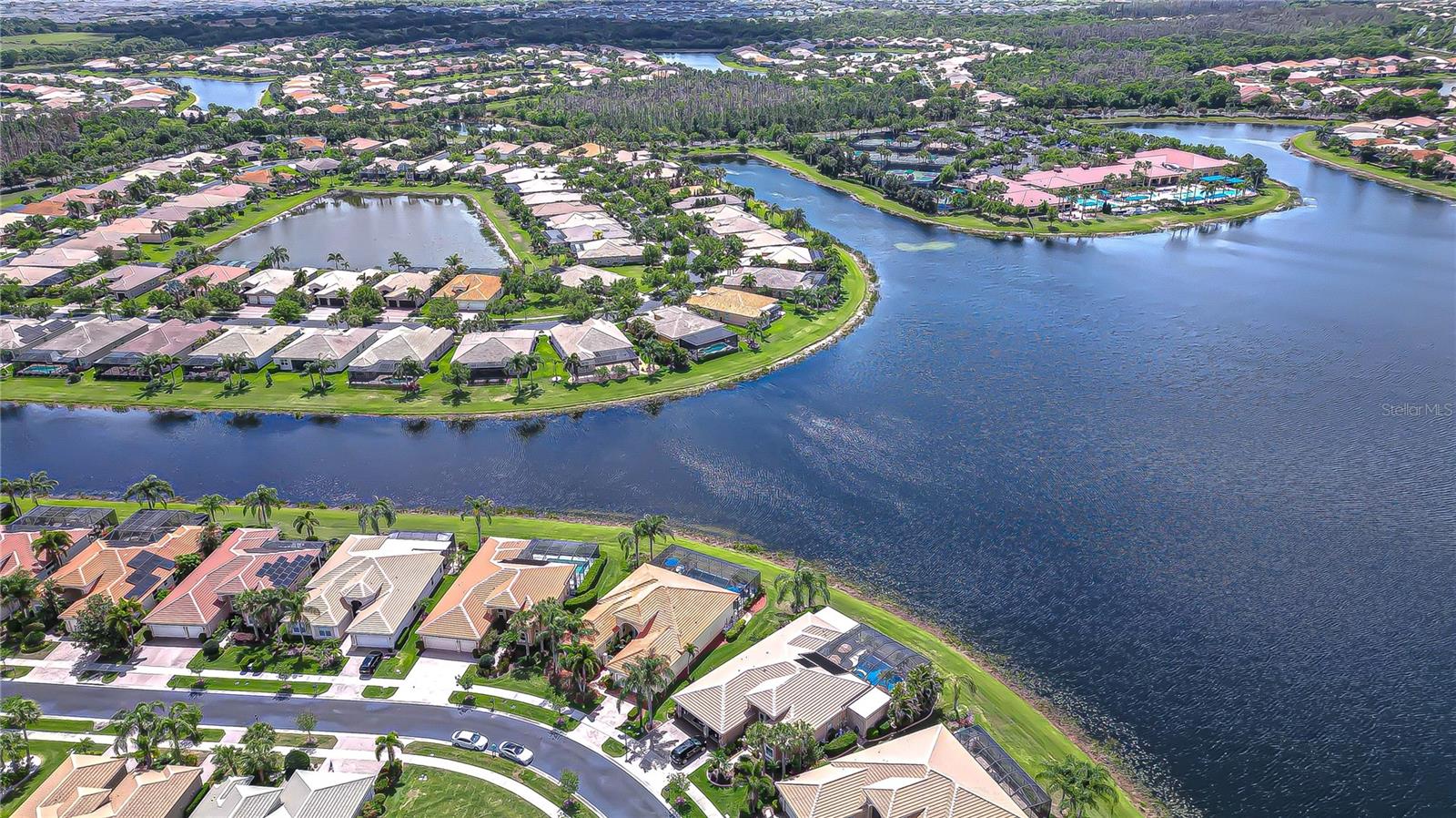 VALENCIA LAKES - Residential