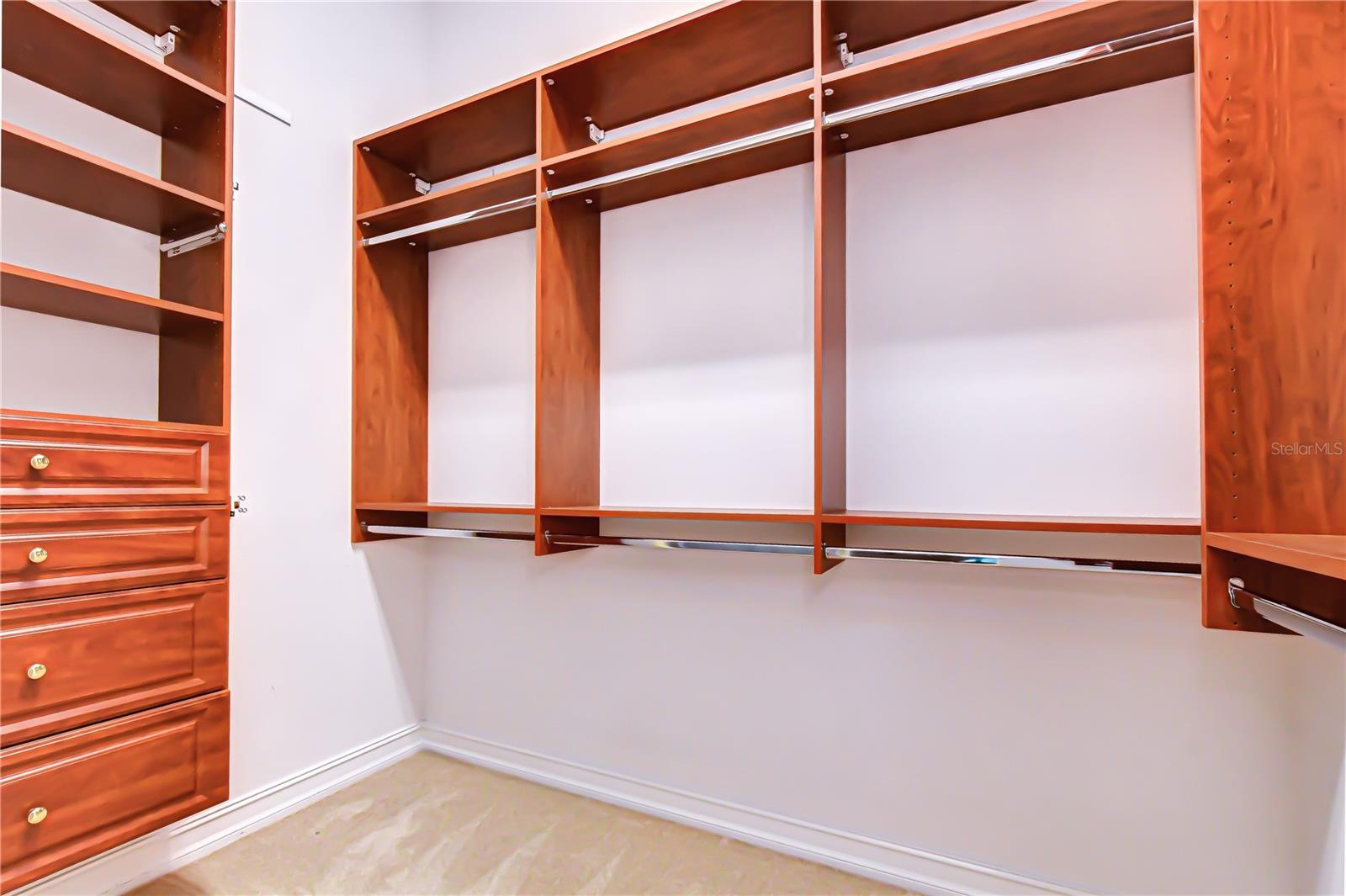 VALENCIA LAKES - Residential