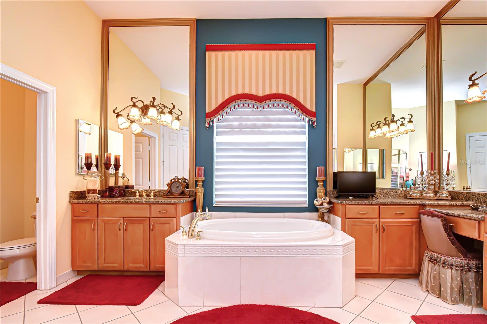 VALENCIA LAKES - Residential